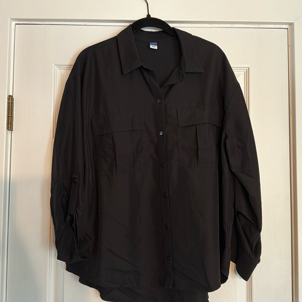 Large women’s old navy black long sleeve blouse like new!